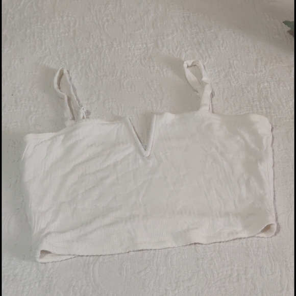 MADISON BERKELEY  WHITE WHITE V CROP TOP SMALL - Picture 5 of 6